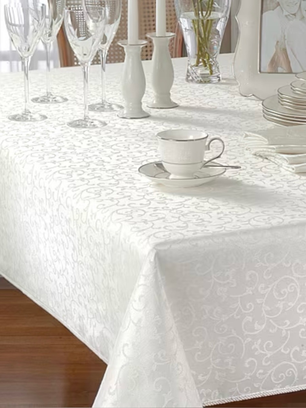 Lenox White Scroll Jacquard Tablecloth